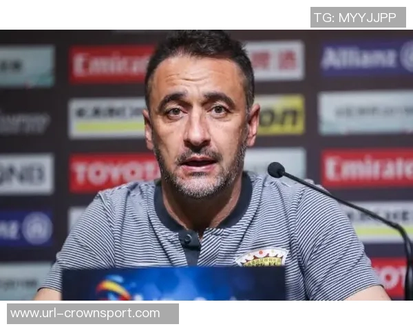 前大连人球员质疑上海人执教失控高层决策引发争议